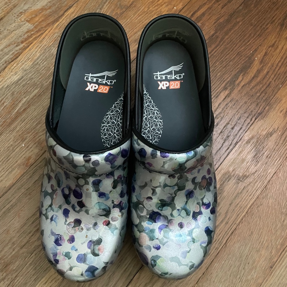 Festive Dansko clogs patent silver